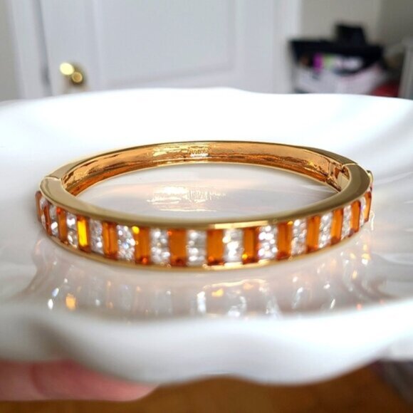 Vintage 80s BUTLER Gold Tone Hinged Orange Amber White Crystal Bangle Bracelet - Picture 2 of 13